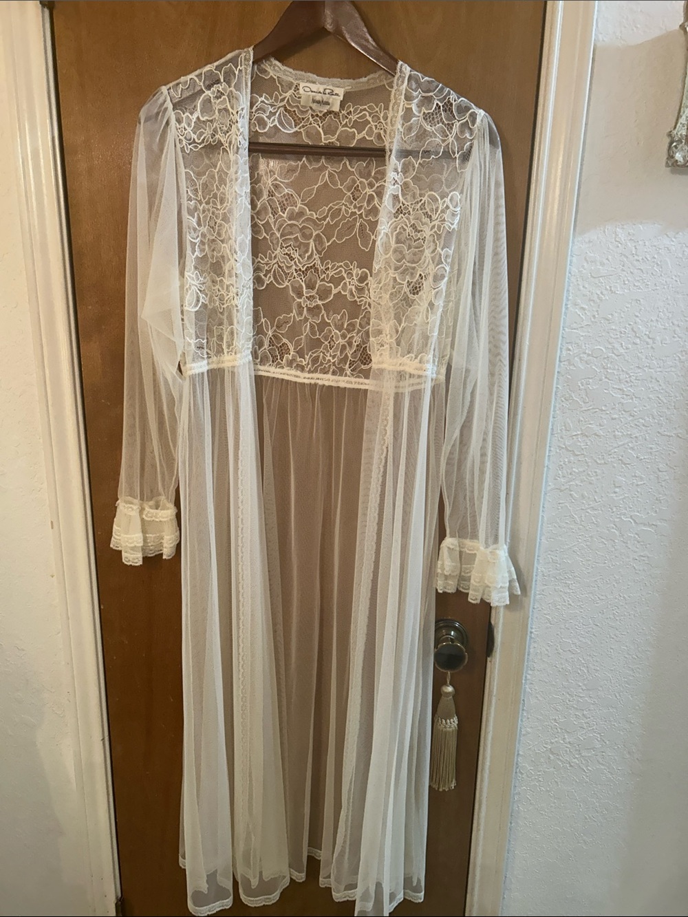 Vintage Oscar de la Renta Lace Long Robe - Ivory. L. Excellent shape